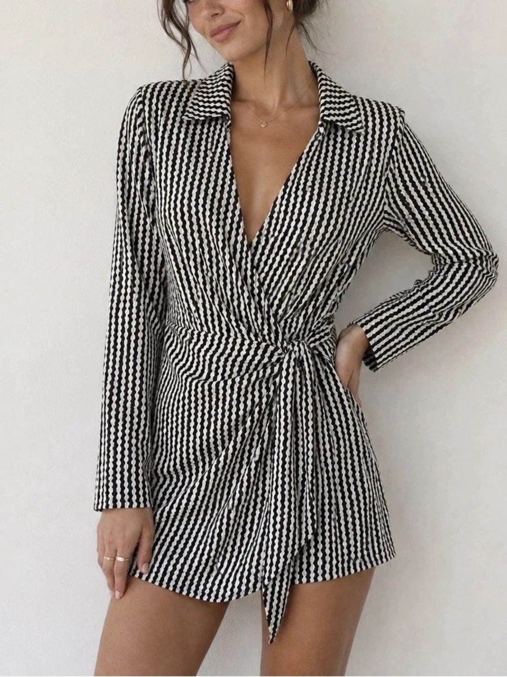 H&M Women’s Wrap Crossover Black/Cream Patterned Dress Size Medium